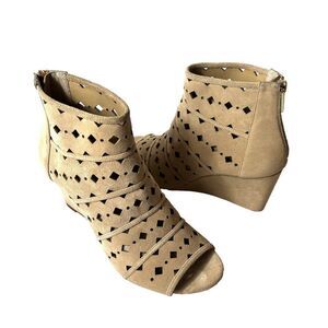 Michael Kors Women's 9.5 M Beige Wedge Suede Wrap Cutout Back Zip Peep Toe Heels